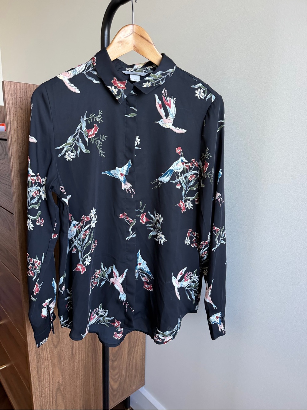 H&M Black Satin Bird & Floral Print Long Sleeve Button-Down Blouse Size 6
